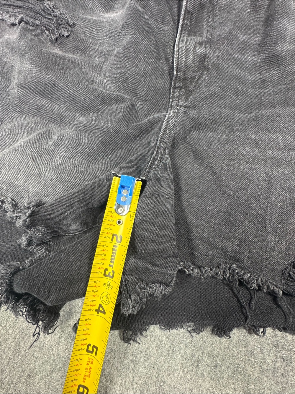 American Eagle Outfitters Black Distressed Denim Cutoff Shorts Size 20 - Picture 8 of 8